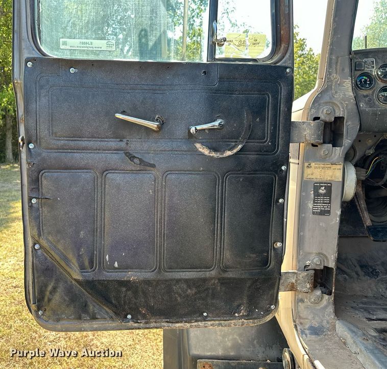 image for item EJ4881 1993 Mack RD690S rollback truck