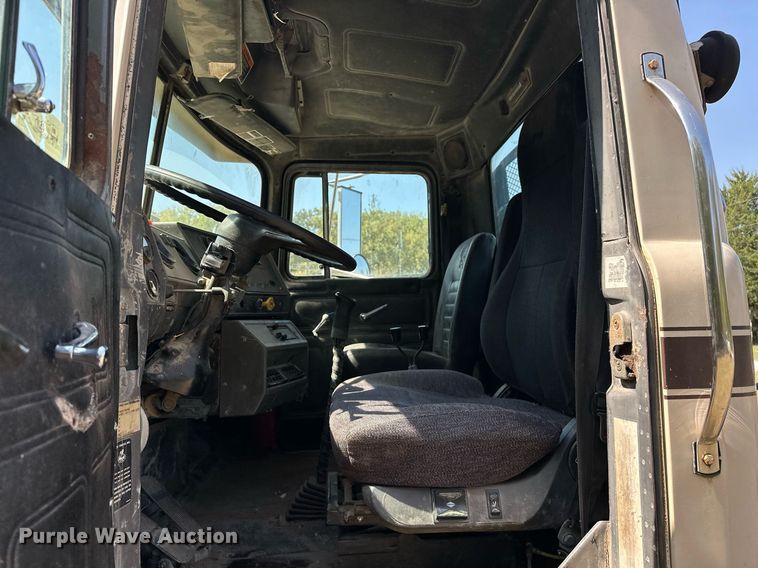 image for item EJ4881 1993 Mack RD690S rollback truck