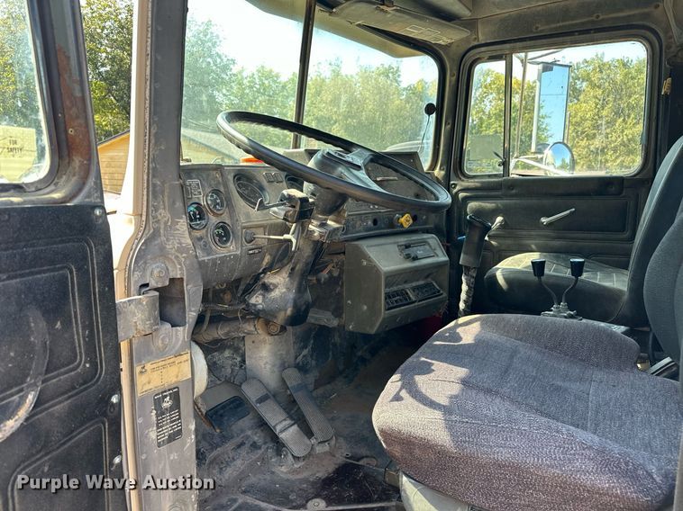 image for item EJ4881 1993 Mack RD690S rollback truck