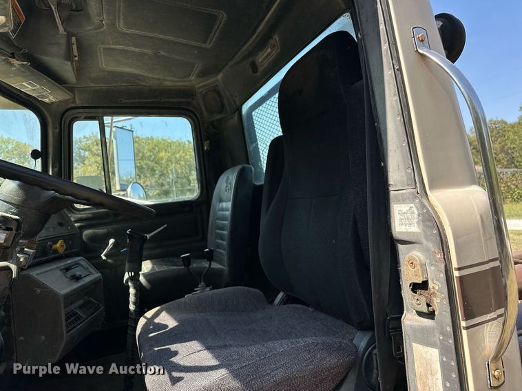 image for item EJ4881 1993 Mack RD690S rollback truck