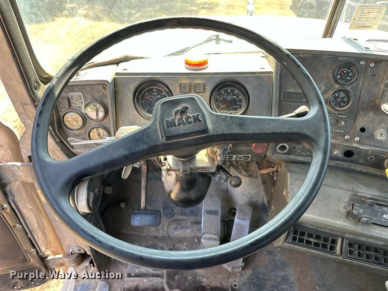 image for item EJ4881 1993 Mack RD690S rollback truck