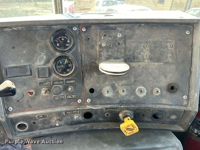 image for item EJ4881 1993 Mack RD690S rollback truck