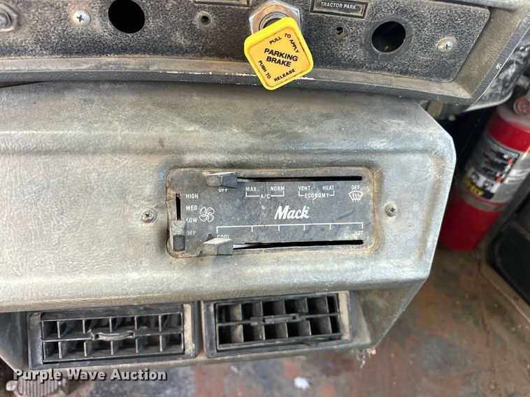 image for item EJ4881 1993 Mack RD690S rollback truck