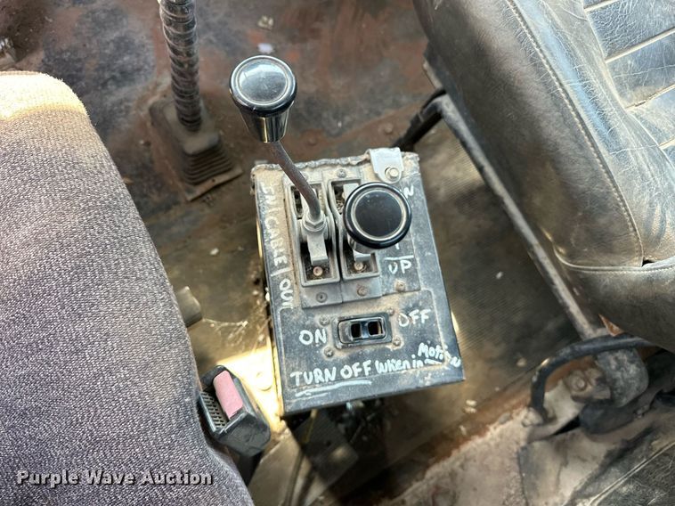 image for item EJ4881 1993 Mack RD690S rollback truck