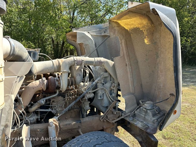 image for item EJ4881 1993 Mack RD690S rollback truck