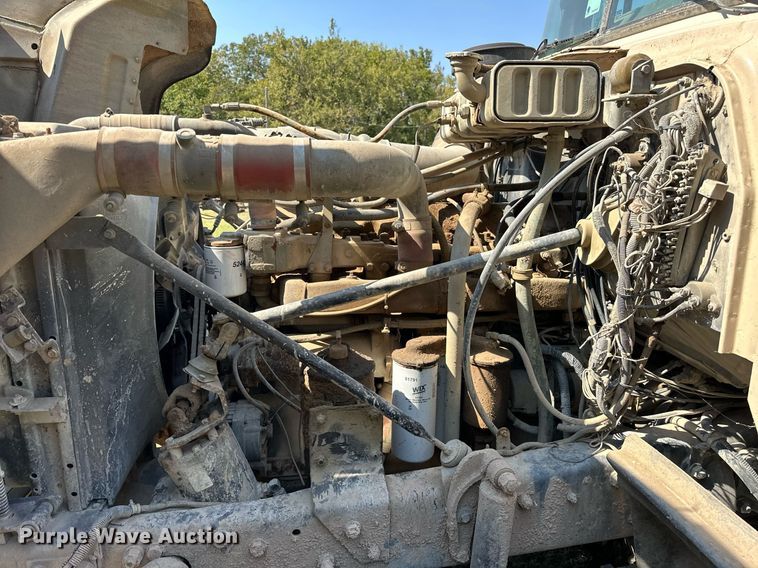 image for item EJ4881 1993 Mack RD690S rollback truck