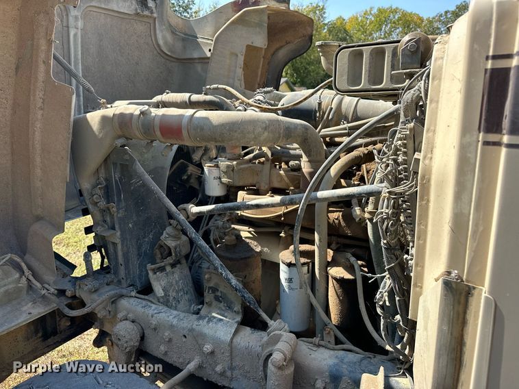 image for item EJ4881 1993 Mack RD690S rollback truck