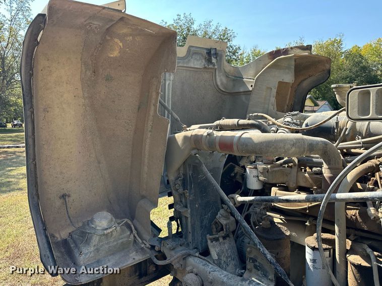 image for item EJ4881 1993 Mack RD690S rollback truck