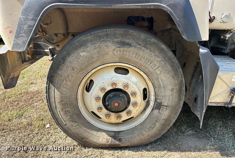 image for item EJ4881 1993 Mack RD690S rollback truck