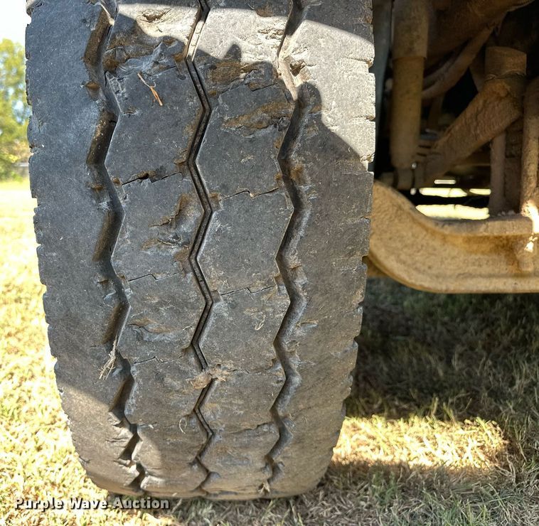 image for item EJ4881 1993 Mack RD690S rollback truck