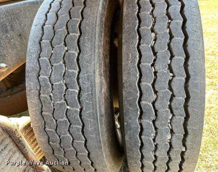 image for item EJ4881 1993 Mack RD690S rollback truck