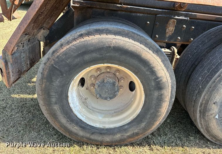 image for item EJ4881 1993 Mack RD690S rollback truck