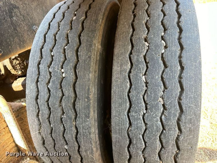 image for item EJ4881 1993 Mack RD690S rollback truck