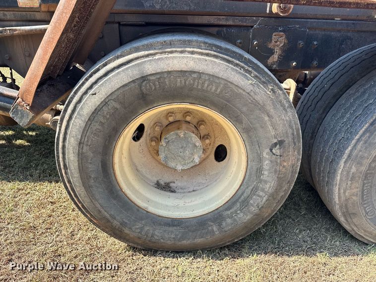 image for item EJ4881 1993 Mack RD690S rollback truck