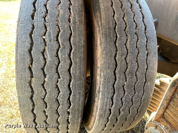 image for item EJ4881 1993 Mack RD690S rollback truck