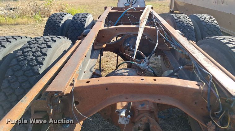 image for item EQ2325 Rear axle assembly