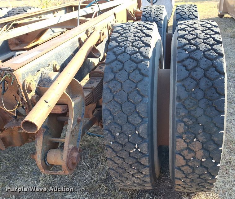 image for item EQ2325 Rear axle assembly