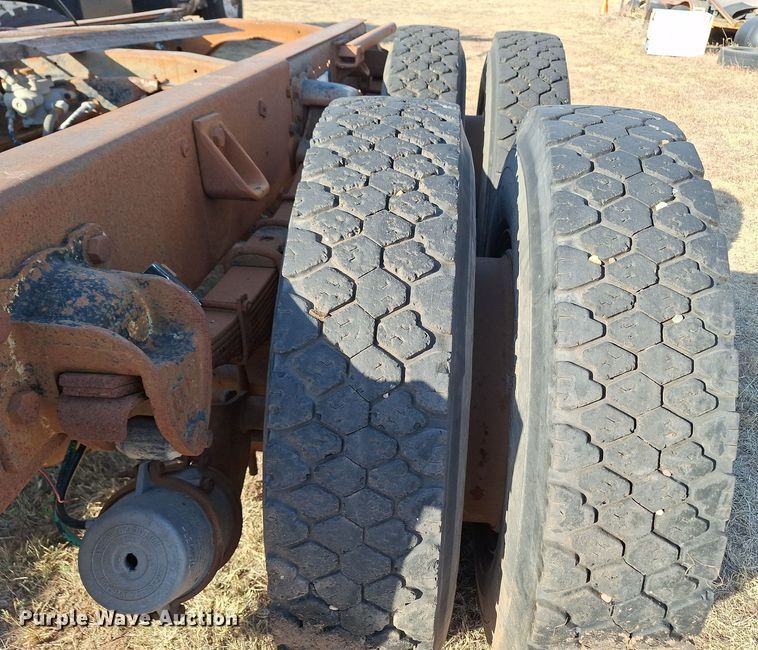 image for item EQ2325 Rear axle assembly