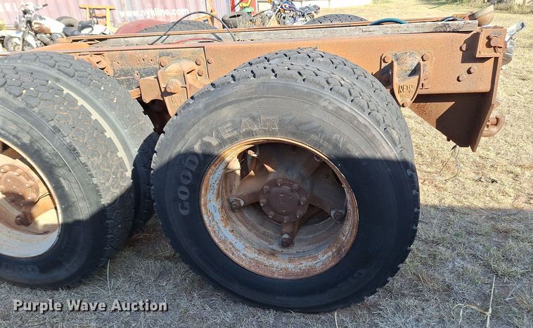 image for item EQ2325 Rear axle assembly