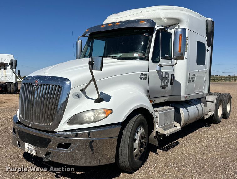 image for item ER8024 2015 International ProStar Plus semi truck