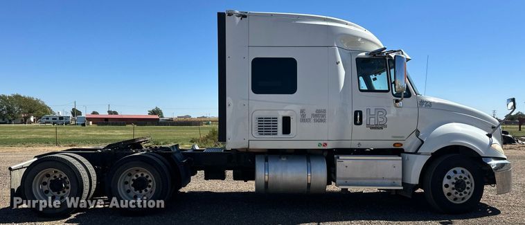 image for item ER8024 2015 International ProStar Plus semi truck