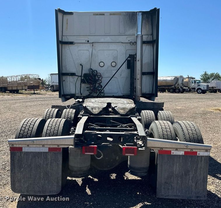 image for item ER8024 2015 International ProStar Plus semi truck