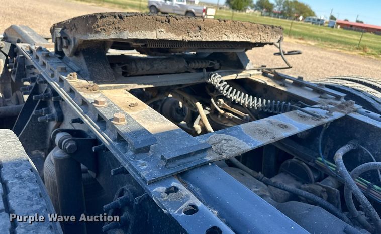 image for item ER8024 2015 International ProStar Plus semi truck