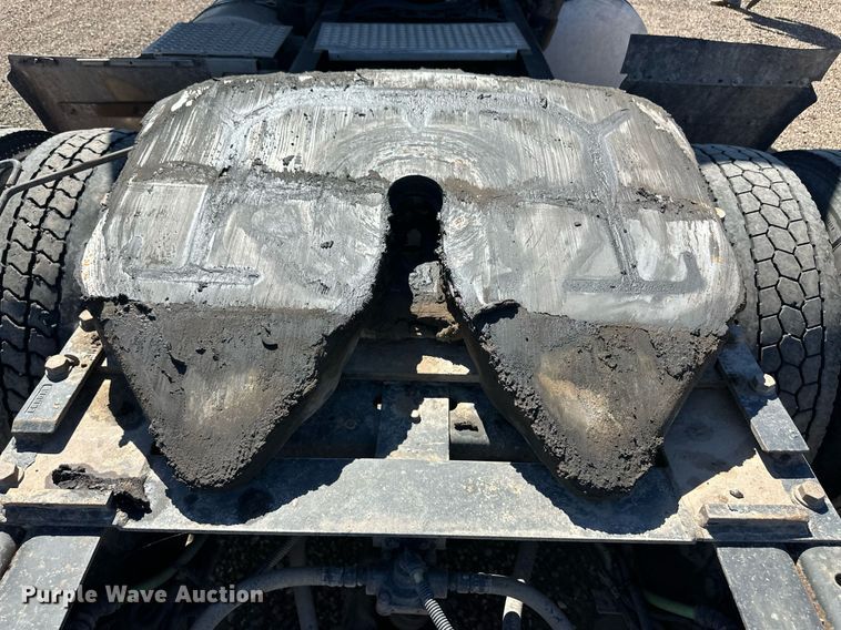 image for item ER8024 2015 International ProStar Plus semi truck