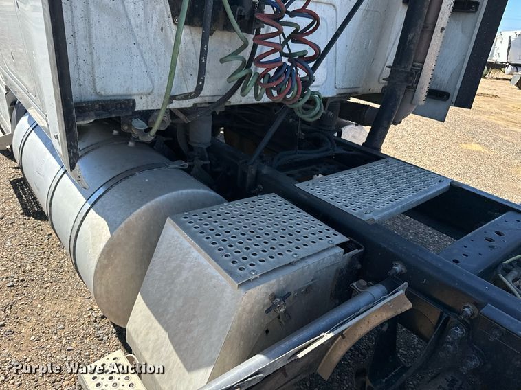 image for item ER8024 2015 International ProStar Plus semi truck