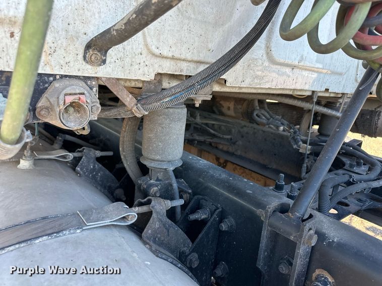 image for item ER8024 2015 International ProStar Plus semi truck