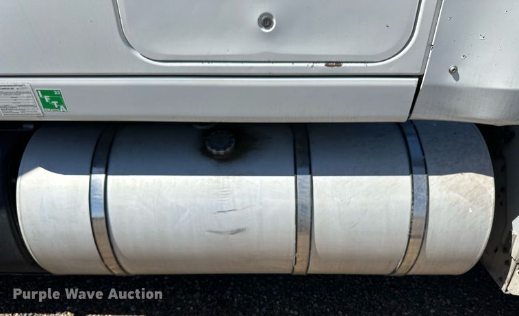 image for item ER8024 2015 International ProStar Plus semi truck