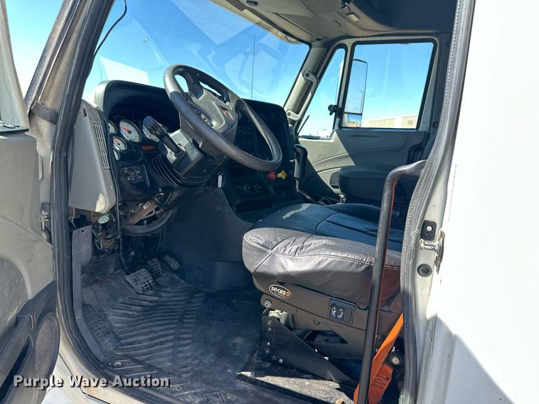 image for item ER8024 2015 International ProStar Plus semi truck