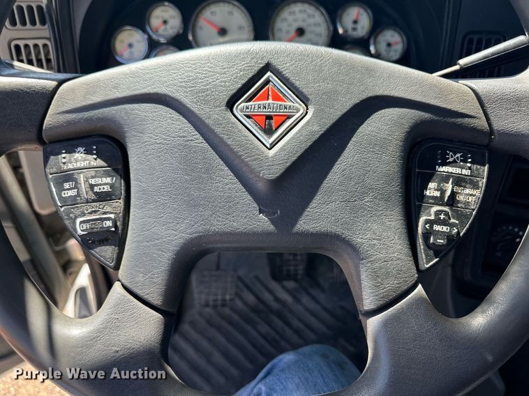 image for item ER8024 2015 International ProStar Plus semi truck