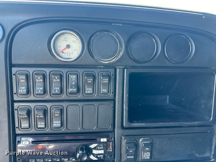 image for item ER8024 2015 International ProStar Plus semi truck