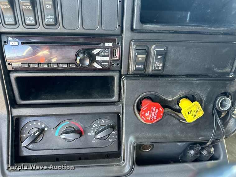 image for item ER8024 2015 International ProStar Plus semi truck