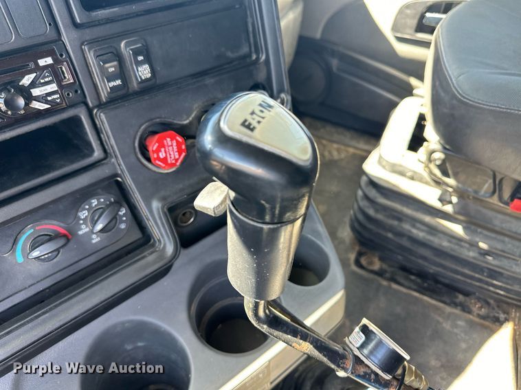 image for item ER8024 2015 International ProStar Plus semi truck