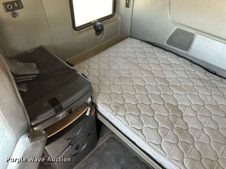 image for item ER8024 2015 International ProStar Plus semi truck