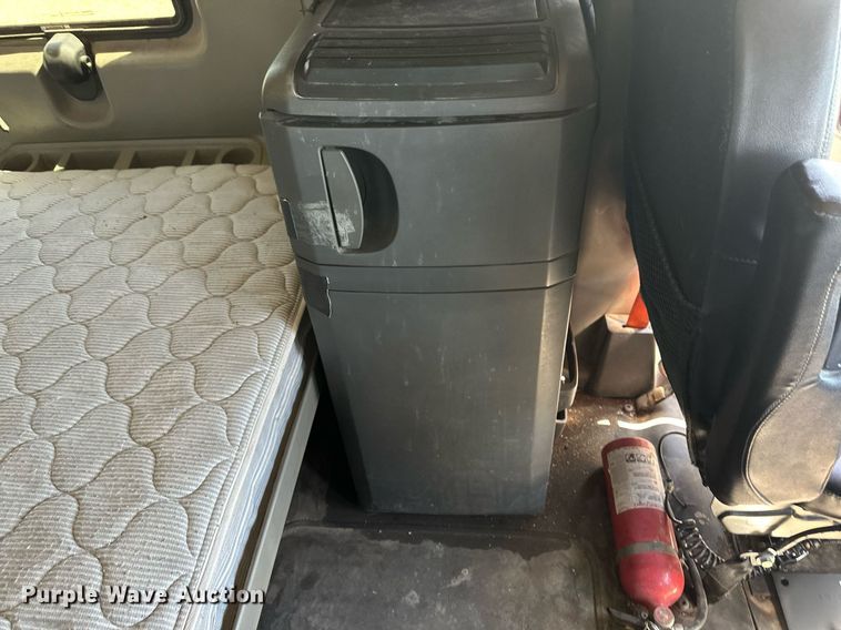 image for item ER8024 2015 International ProStar Plus semi truck