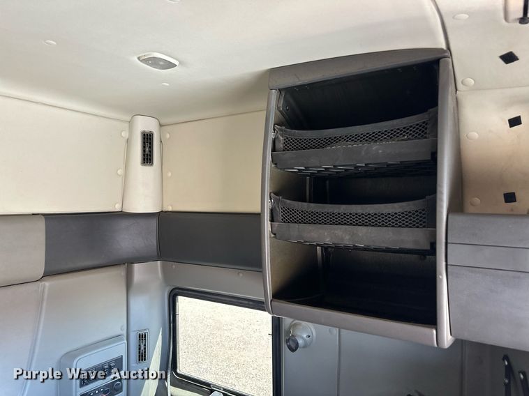 image for item ER8024 2015 International ProStar Plus semi truck