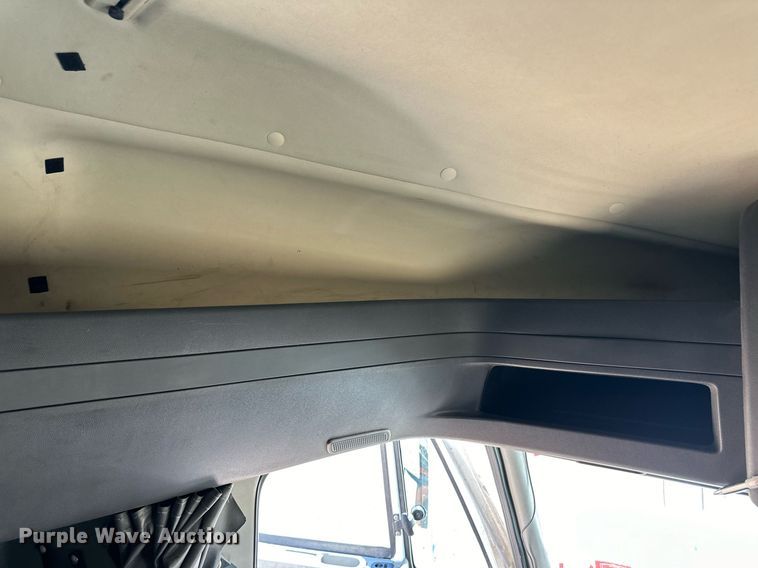 image for item ER8024 2015 International ProStar Plus semi truck