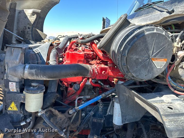 image for item ER8024 2015 International ProStar Plus semi truck