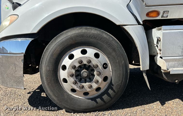 image for item ER8024 2015 International ProStar Plus semi truck