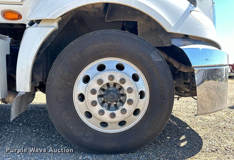 image for item ER8024 2015 International ProStar Plus semi truck