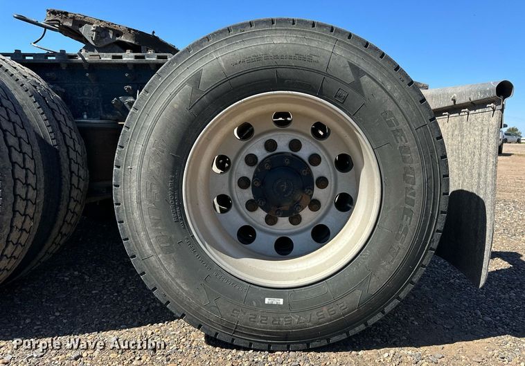 image for item ER8024 2015 International ProStar Plus semi truck