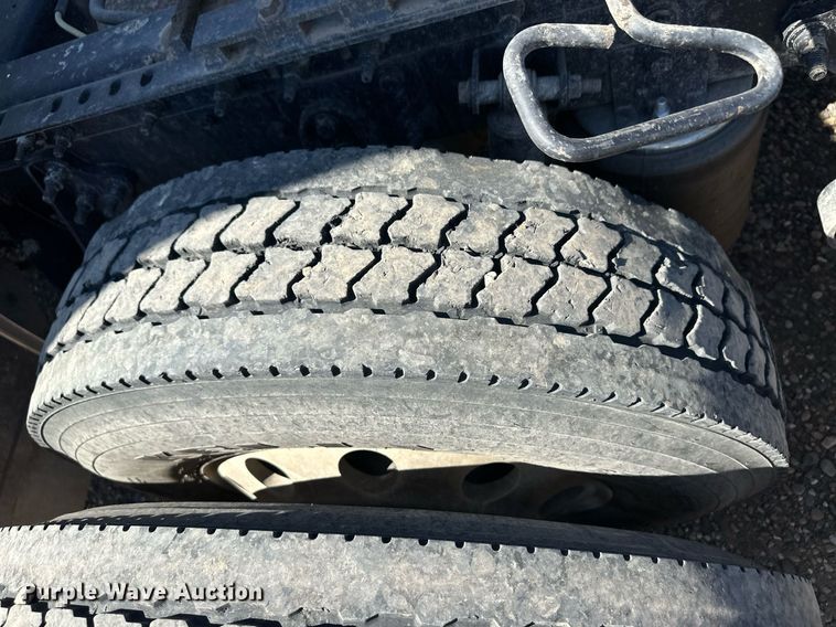 image for item ER8024 2015 International ProStar Plus semi truck