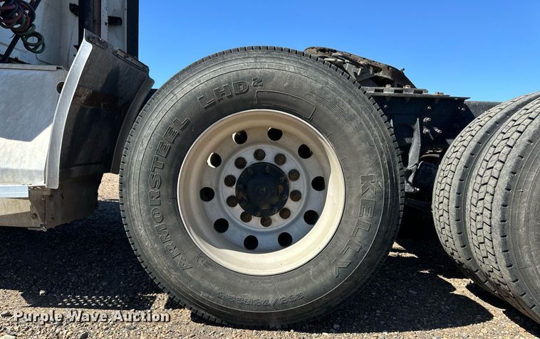 image for item ER8024 2015 International ProStar Plus semi truck