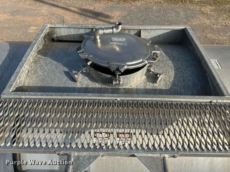 image for item ER8083 2017 Polar tank trailer