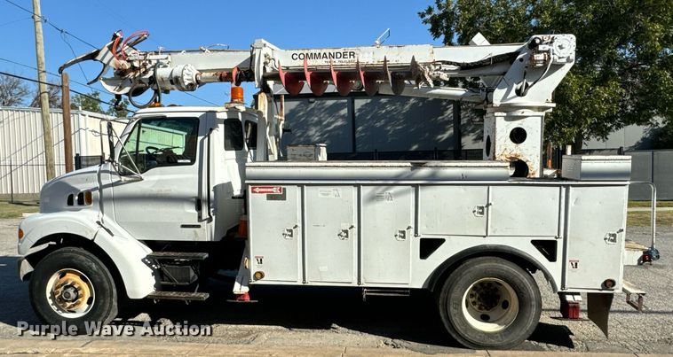 image for item IE9148 2001 Sterling digger derrick truck