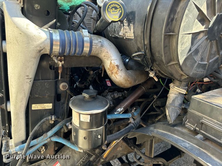 image for item IE9148 2001 Sterling digger derrick truck