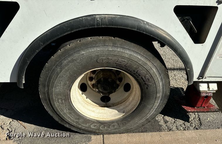 image for item IE9148 2001 Sterling digger derrick truck